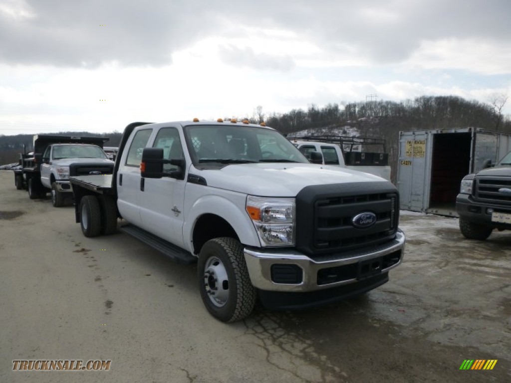 Oxford White / Steel Ford F350 Super Duty XL Crew Cab 4x4 Chassis