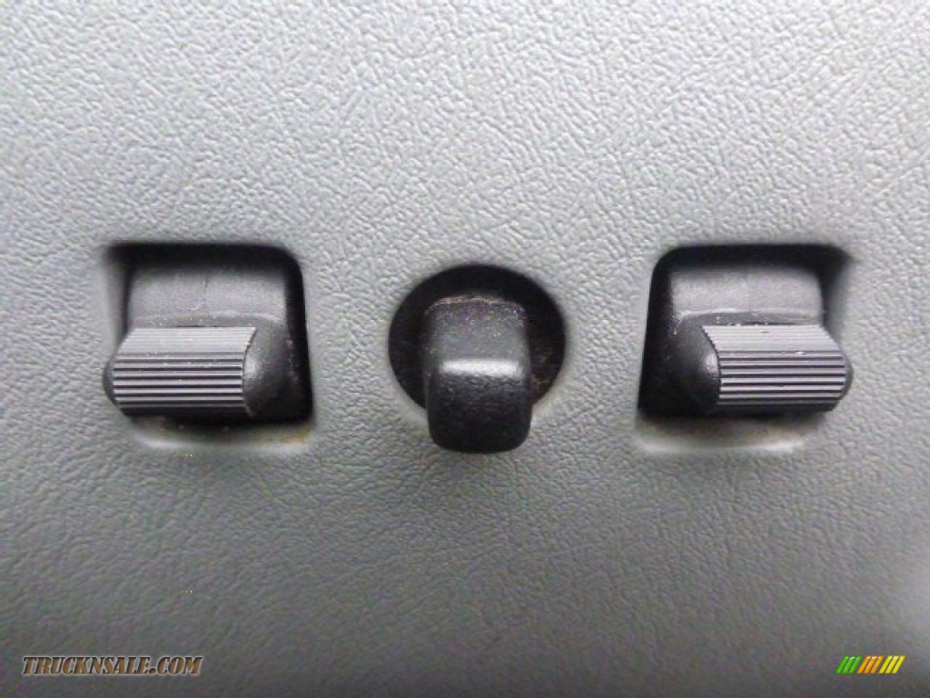 2007 Dakota SLT Quad Cab 4x4 - Bright Silver Metallic / Medium Slate Gray photo #21