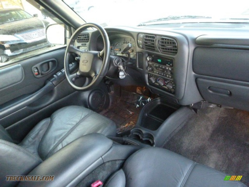 2003 S10 LS Crew Cab 4x4 - Black Onyx / Graphite photo #11