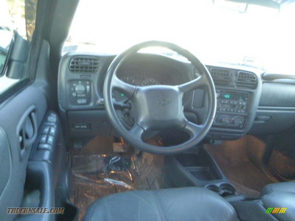 2003 S10 LS Crew Cab 4x4 - Black Onyx / Graphite photo #14