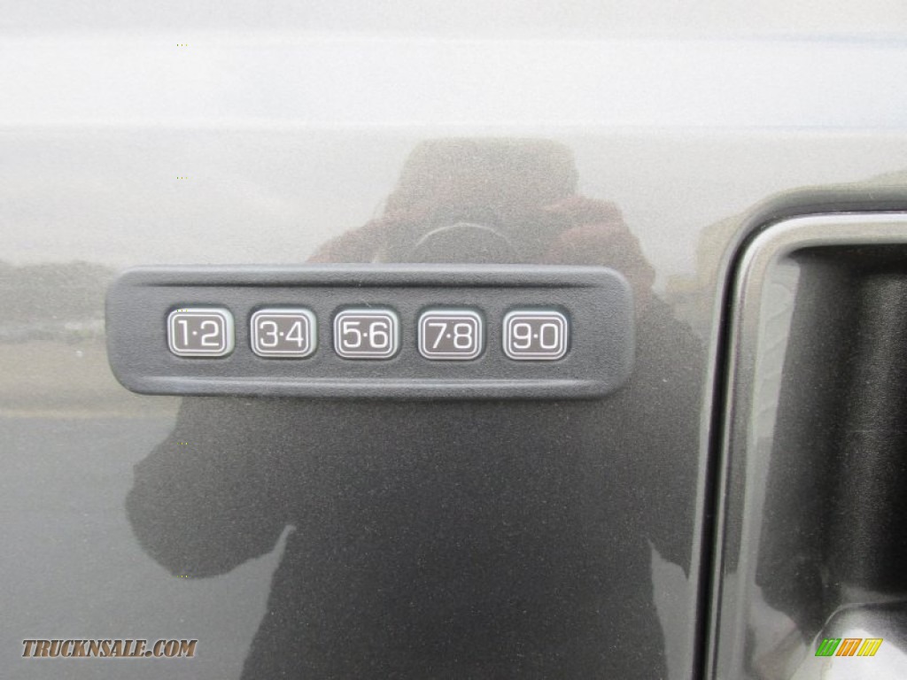 2015 F250 Super Duty Lariat Crew Cab 4x4 - Magnetic / Black photo #15