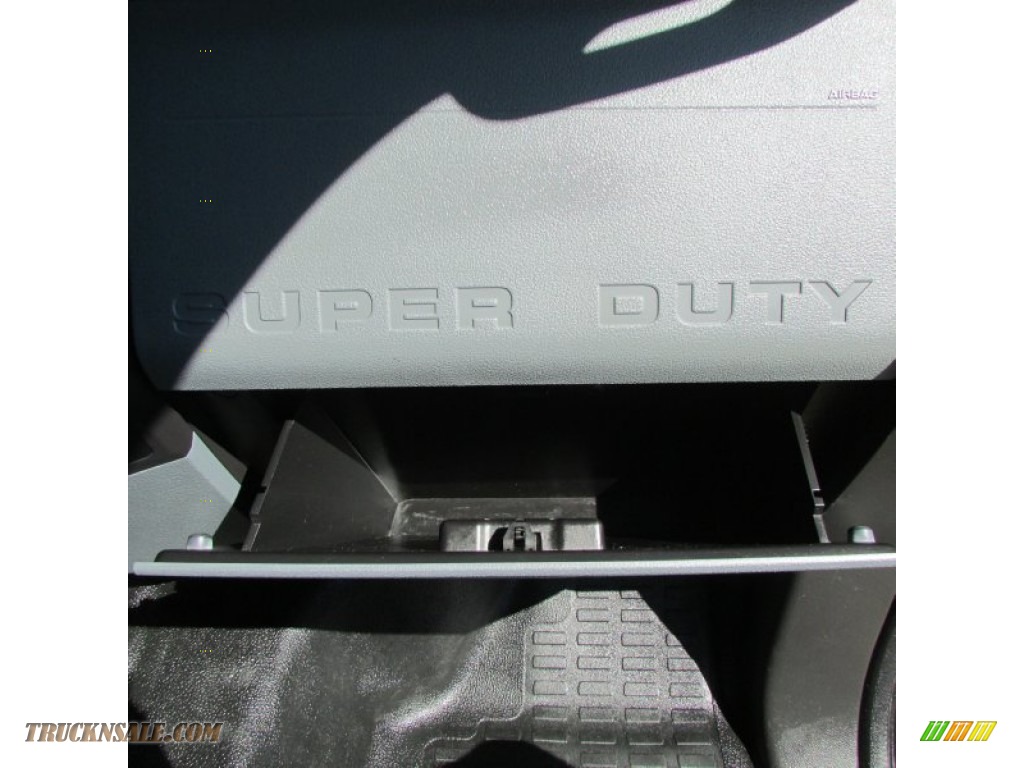 2013 F250 Super Duty XL SuperCab 4x4 - Oxford White / Steel photo #22