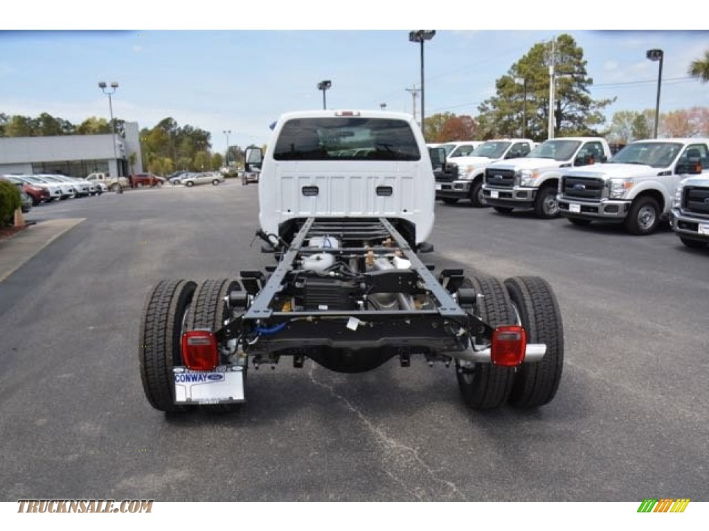 2015 F550 Super Duty XLT Regular Cab Chassis - Oxford White / Steel photo #5