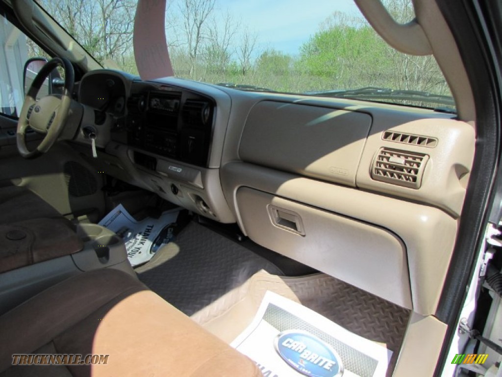 2007 F250 Super Duty King Ranch Crew Cab 4x4 - Oxford White Clearcoat / Castano Brown Leather photo #28