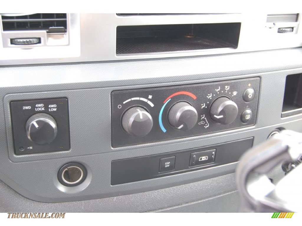 2008 Ram 1500 SLT Quad Cab 4x4 - Bright White / Medium Slate Gray photo #21