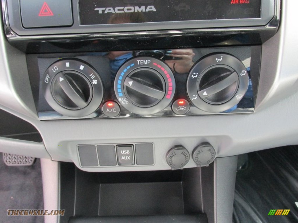 2015 Tacoma V6 PreRunner Double Cab - Super White / Graphite photo #27