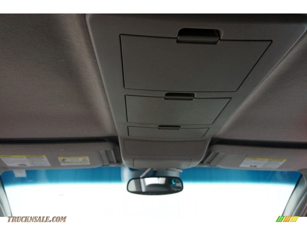 2004 Titan LE King Cab 4x4 - Radiant Silver / Graphite/Titanium photo #24