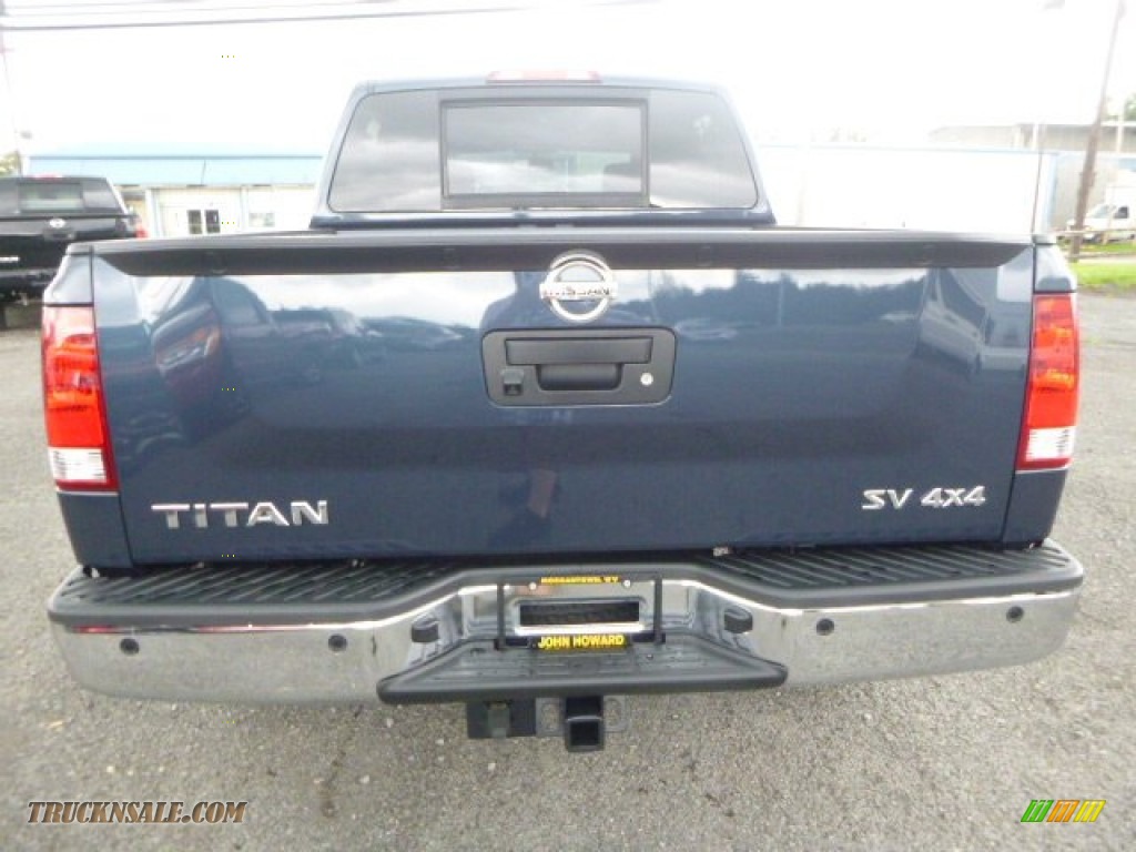 2015 Titan SV Crew Cab 4x4 - Arctic Blue Metallic / Charcoal photo #5