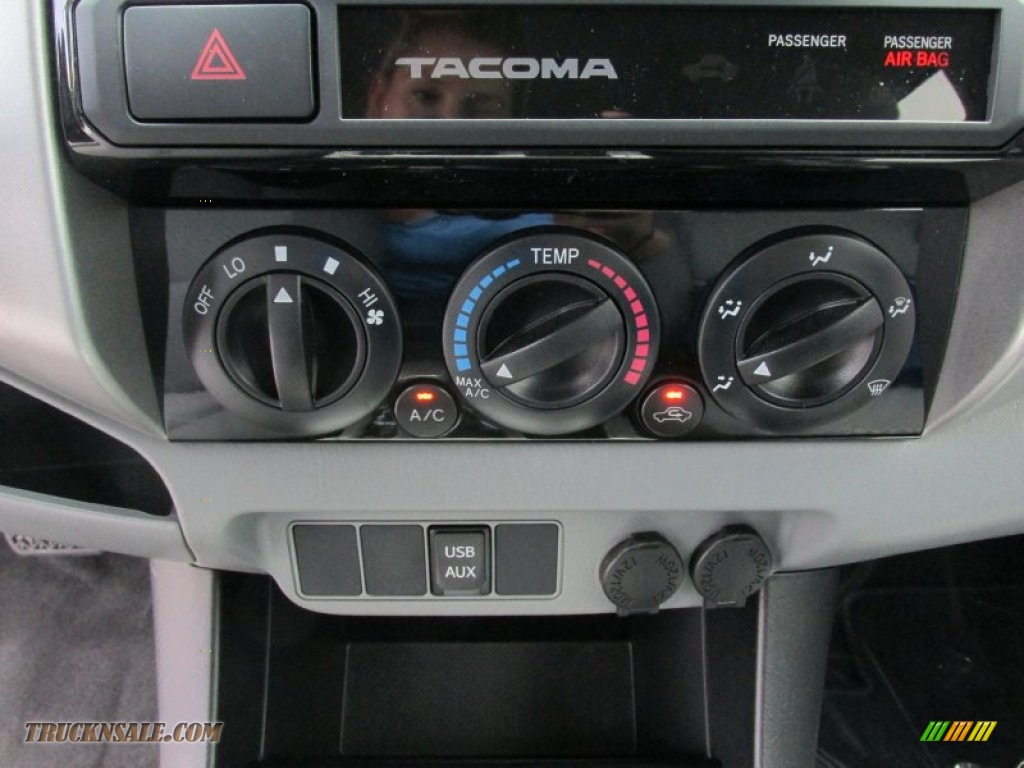 2015 Tacoma V6 PreRunner Double Cab - Super White / Graphite photo #27