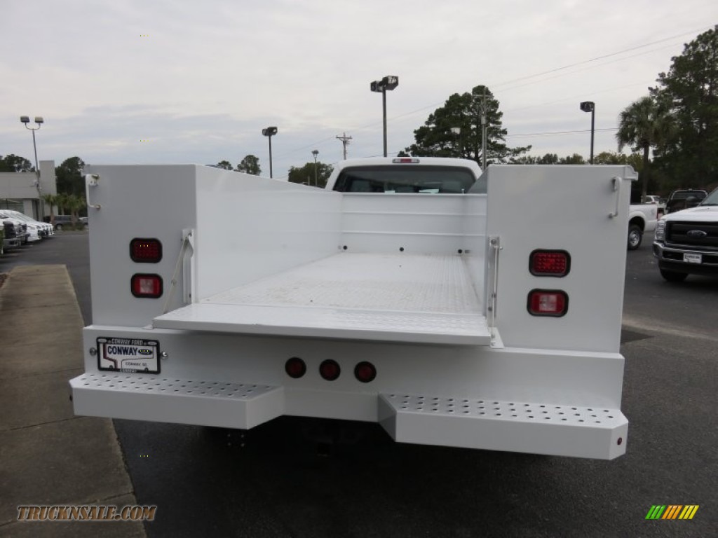 2016 F550 Super Duty XL Crew Cab Chassis Utility - Oxford White / Steel photo #4