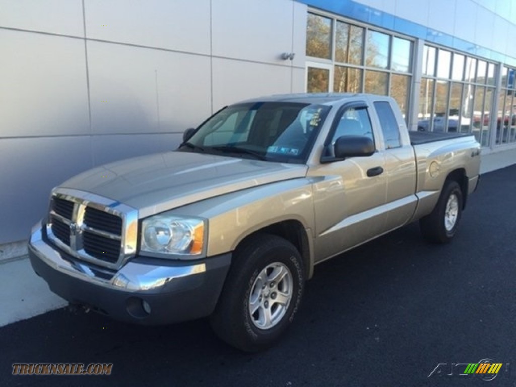 2005 Dodge Dakota Slt Club Cab 4x4 In Light Almond Pearl Metallic