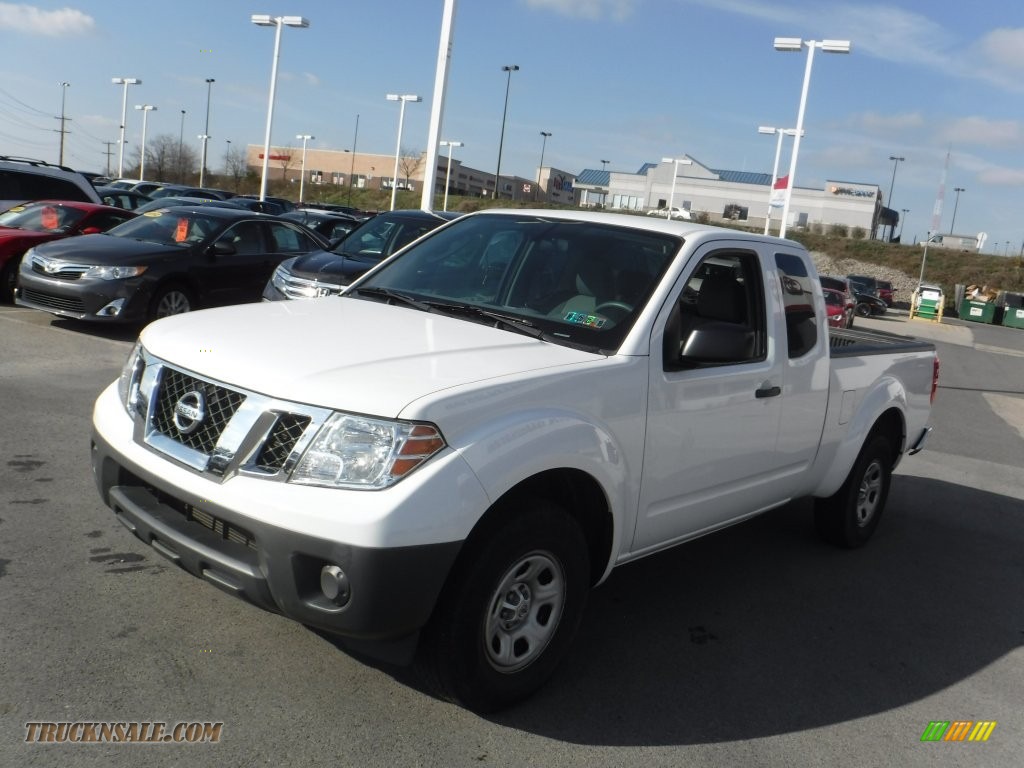 2010 Frontier XE King Cab - Avalanche White / Graphite photo #4