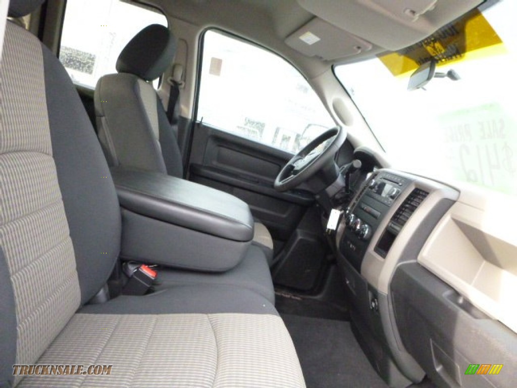 2012 Ram 1500 ST Quad Cab 4x4 - Black / Dark Slate Gray/Medium Graystone photo #11