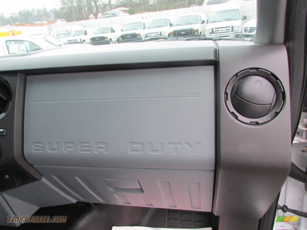 2011 F250 Super Duty XL Regular Cab - Oxford White / Steel Gray photo #19