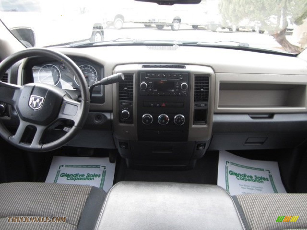 2011 Ram 1500 ST Quad Cab 4x4 - Bright White / Dark Slate Gray/Medium Graystone photo #19