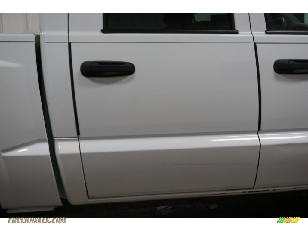 2006 Dakota SLT Quad Cab 4x4 - Bright White / Medium Slate Gray photo #64