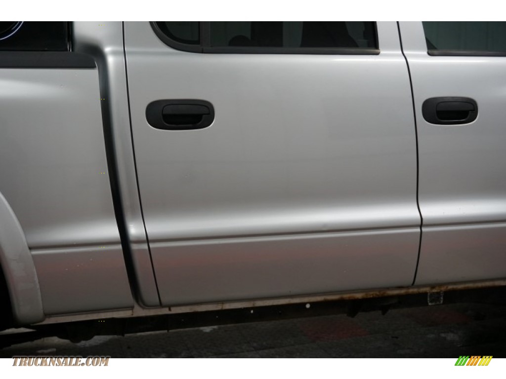 2003 Dakota SLT Quad Cab 4x4 - Bright Silver Metallic / Taupe photo #55