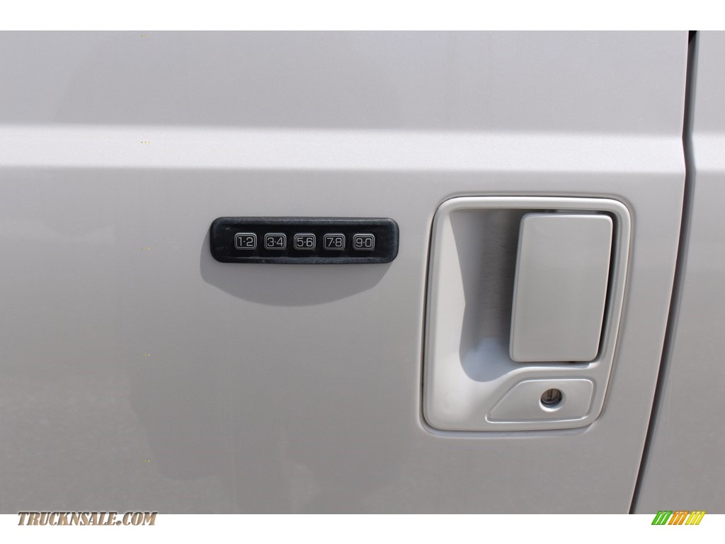 2012 F350 Super Duty Lariat Crew Cab 4x4 - White Platinum Metallic Tri-Coat / Adobe photo #13
