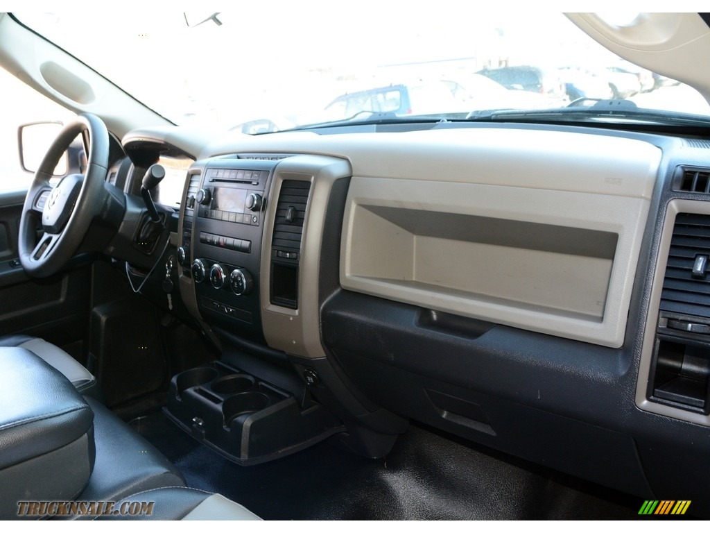 2012 Ram 1500 ST Quad Cab 4x4 - Bright White / Dark Slate Gray/Medium Graystone photo #18