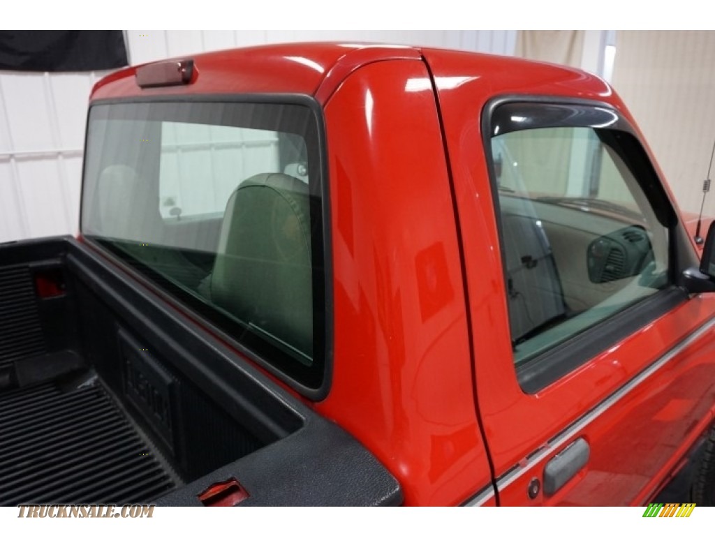 2000 Ranger XLT Regular Cab - Bright Red / Medium Graphite photo #72