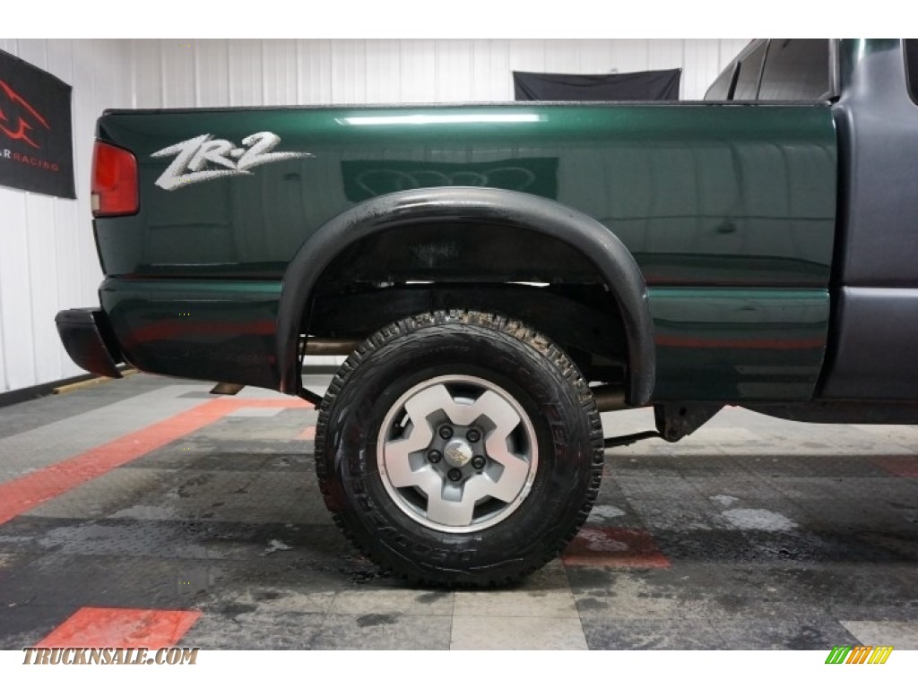 2001 S10 ZR2 Extended Cab 4x4 - Forest Green Metallic / Graphite photo #52