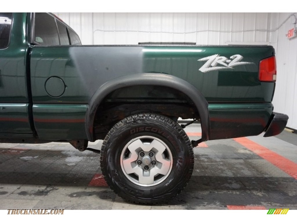 2001 S10 ZR2 Extended Cab 4x4 - Forest Green Metallic / Graphite photo #60