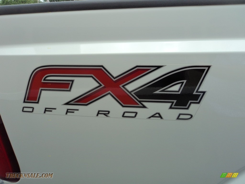 2015 F350 Super Duty XLT Crew Cab 4x4 - Oxford White / Adobe photo #31