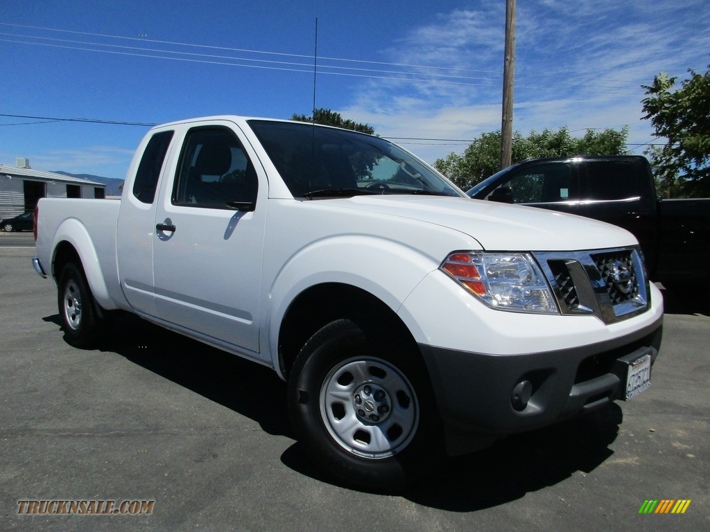 Avalanche White / Steel Nissan Frontier S King Cab