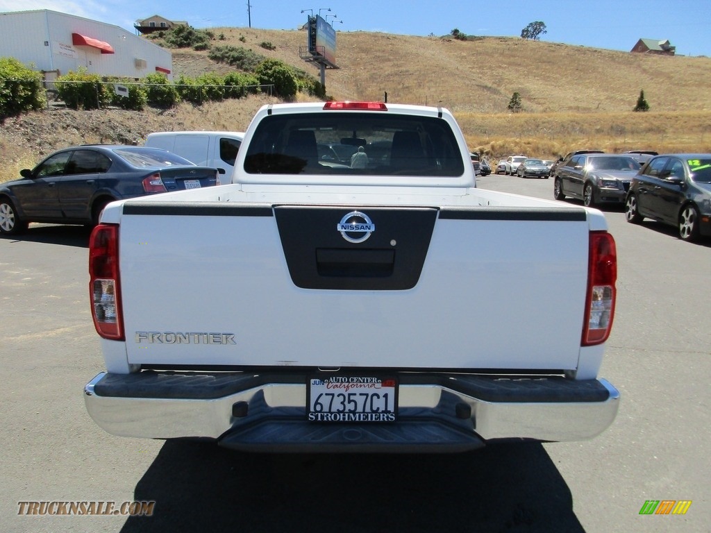 2012 Frontier S King Cab - Avalanche White / Steel photo #6