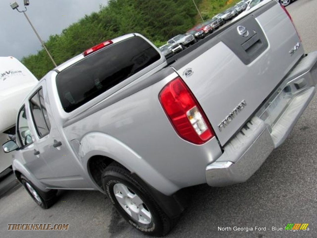 2006 Frontier LE Crew Cab 4x4 - Radiant Silver / Steel photo #32