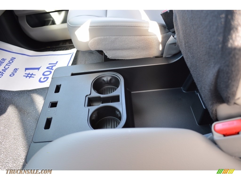 2017 F250 Super Duty XL Regular Cab - Oxford White / Medium Earth Gray photo #15