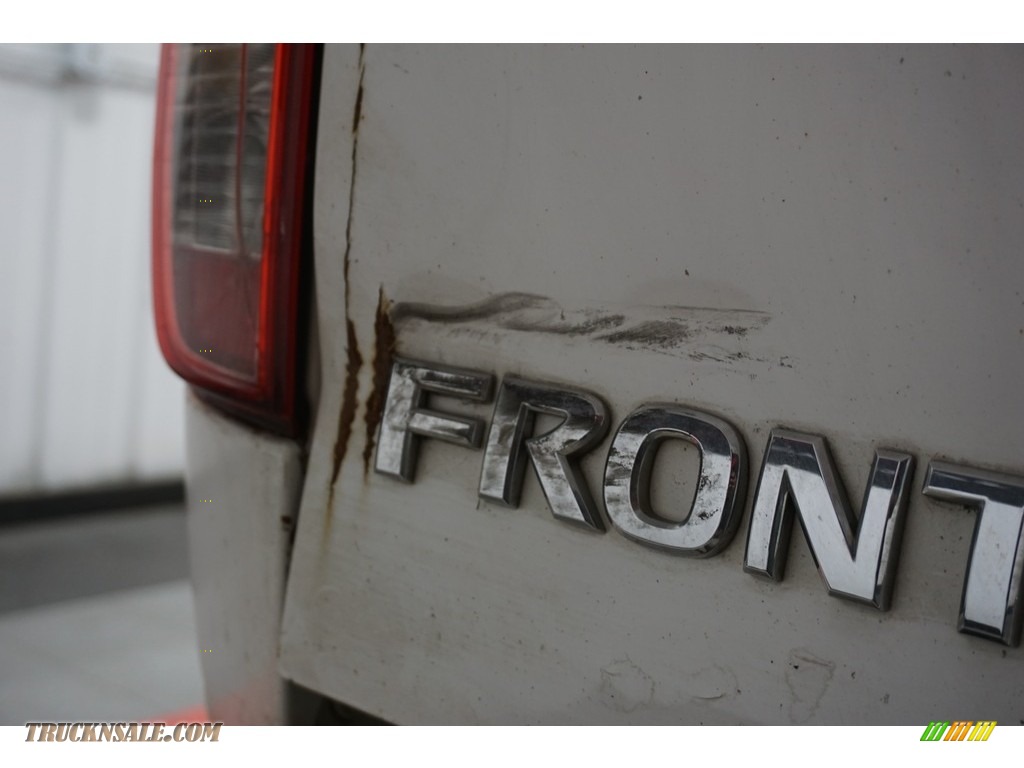 2006 Frontier LE Crew Cab 4x4 - Avalanche White / Steel photo #65