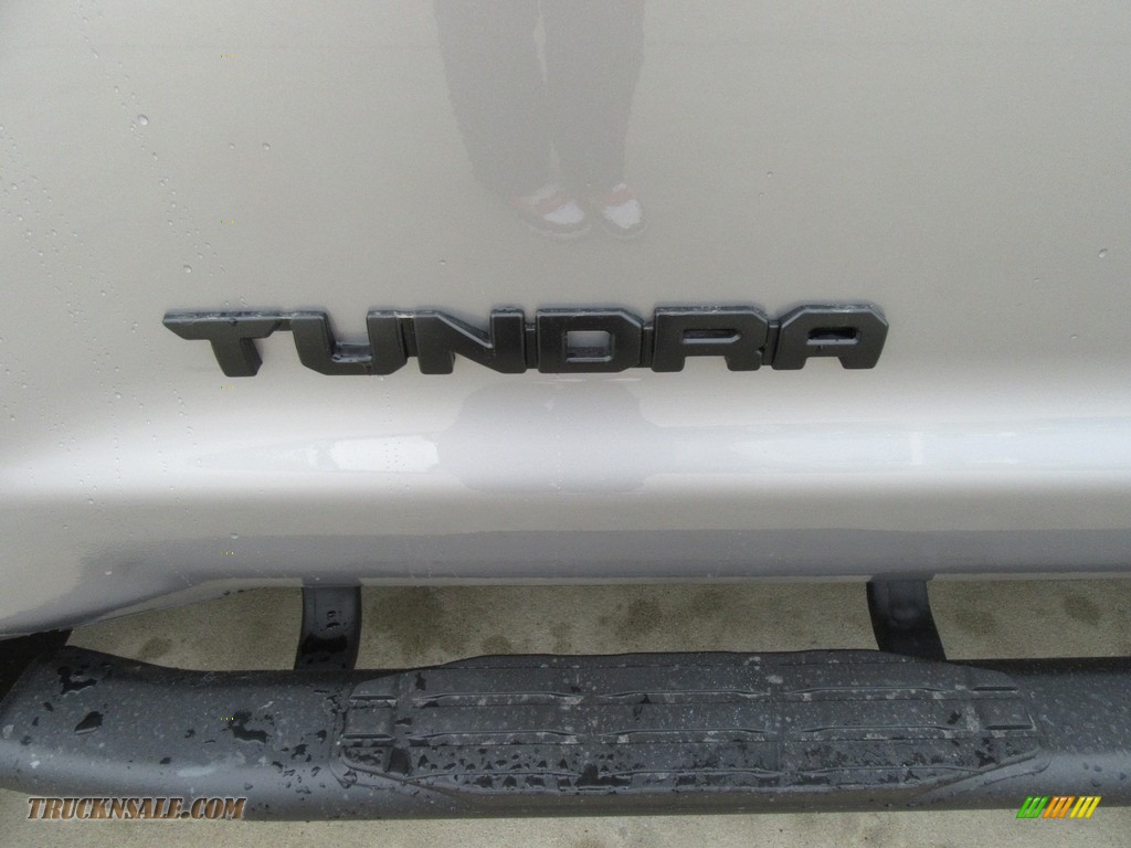 2017 Tundra SR5 Double Cab - Silver Sky Metallic / Graphite photo #15