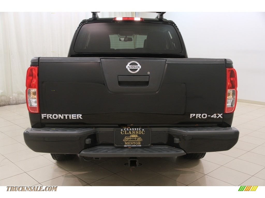 2012 Frontier Pro-4X Crew Cab 4x4 - Super Black / Pro 4X Graphite/Red photo #16