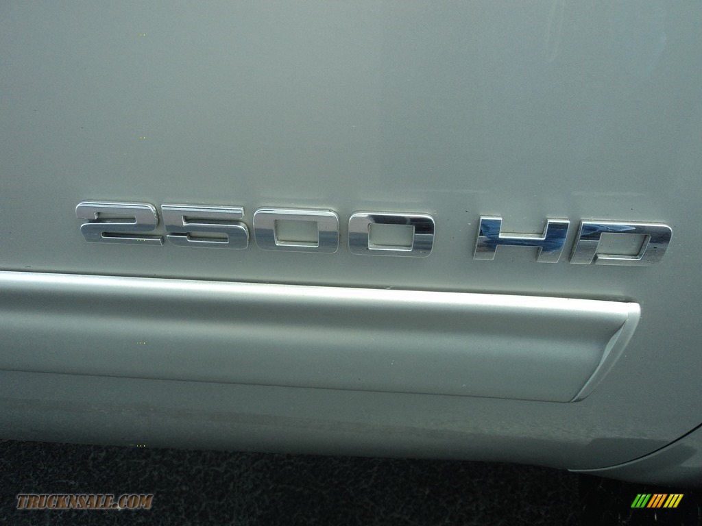 2011 Silverado 2500HD LT Extended Cab 4x4 - Sheer Silver Metallic / Ebony photo #31