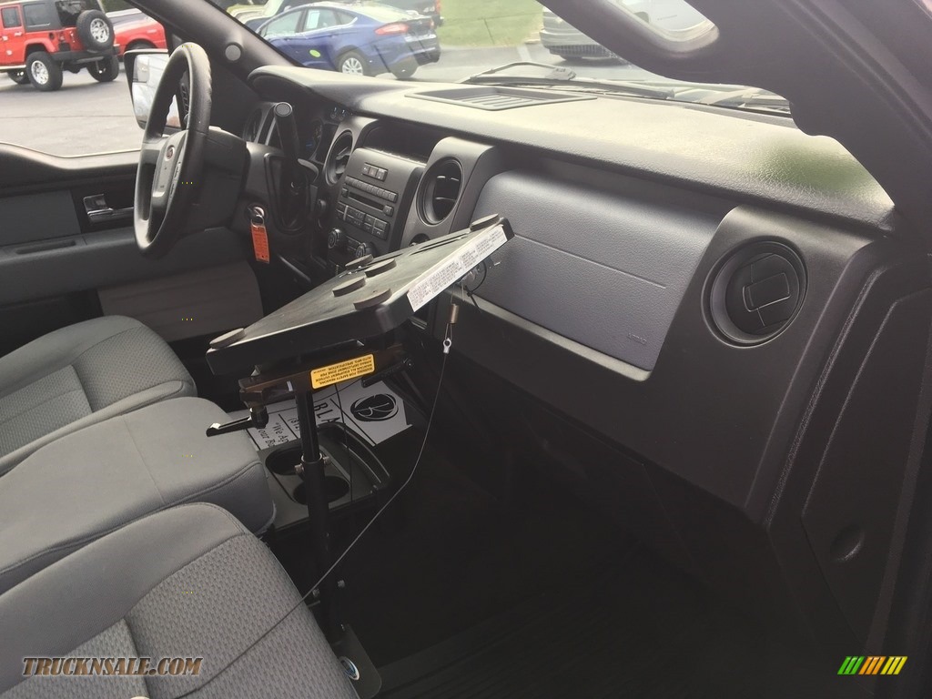 2014 F150 XL Regular Cab 4x4 - Tuxedo Black / Steel Grey photo #4