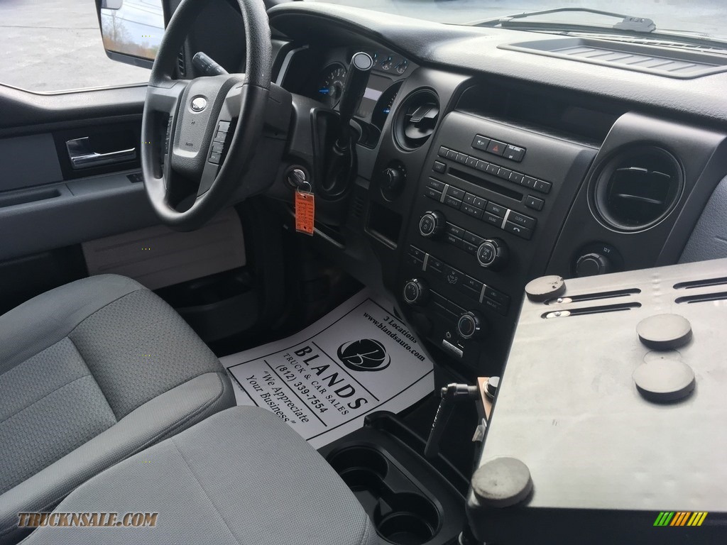 2014 F150 XL Regular Cab 4x4 - Tuxedo Black / Steel Grey photo #15