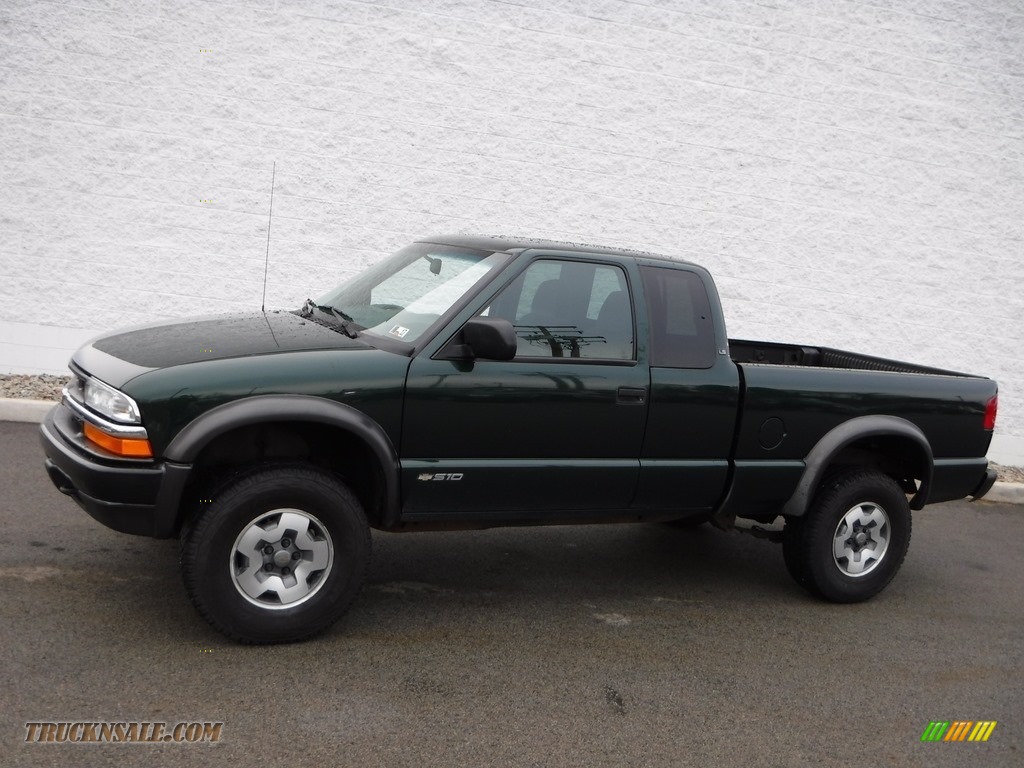 2001 S10 LS Extended Cab 4x4 - Forest Green Metallic / Graphite photo #2
