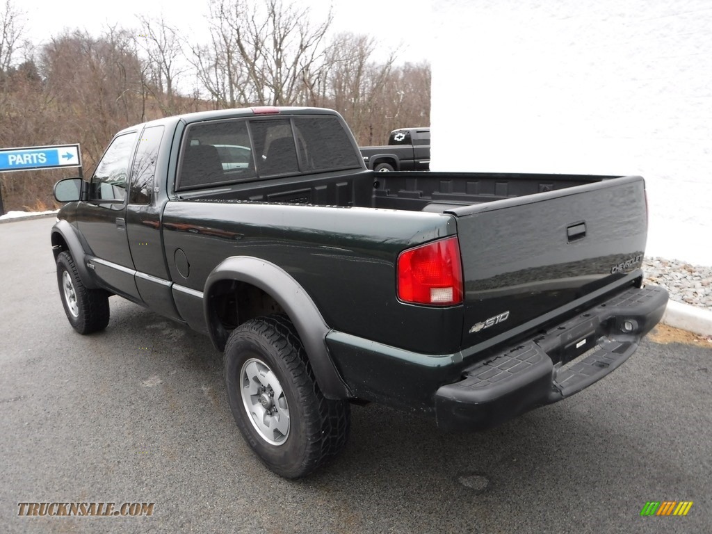 2001 S10 LS Extended Cab 4x4 - Forest Green Metallic / Graphite photo #9