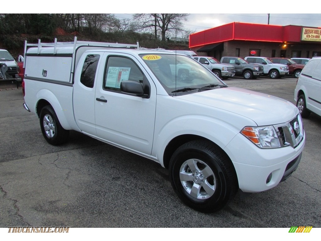 2012 Frontier SV V6 King Cab - Avalanche White / Steel photo #4