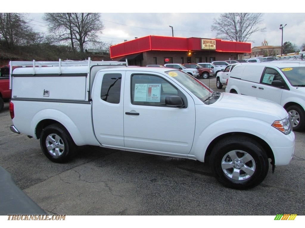 2012 Frontier SV V6 King Cab - Avalanche White / Steel photo #5
