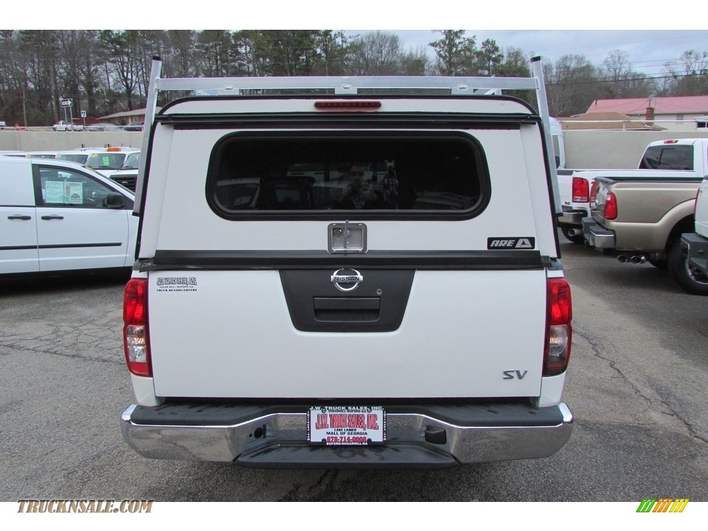 2012 Frontier SV V6 King Cab - Avalanche White / Steel photo #8