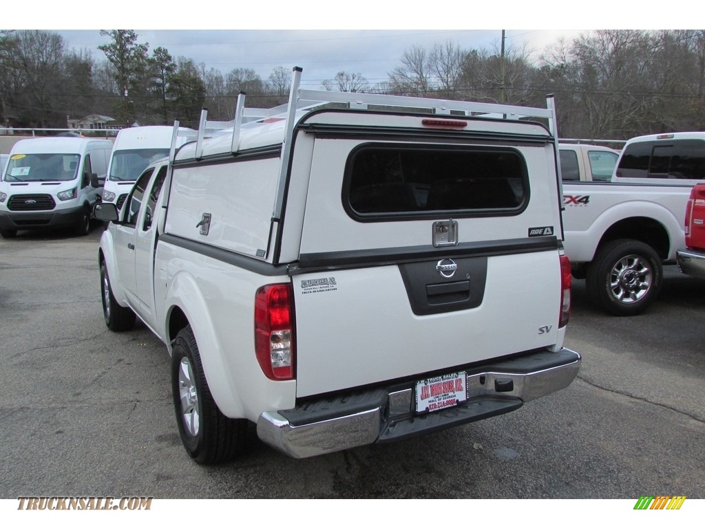 2012 Frontier SV V6 King Cab - Avalanche White / Steel photo #9
