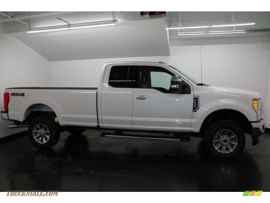 Oxford White / Camel Ford F250 Super Duty Lariat SuperCab 4x4