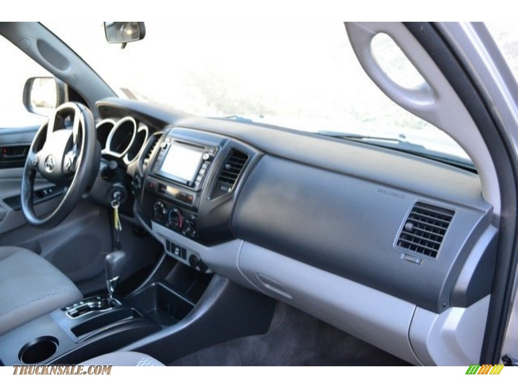 2015 Tacoma V6 Double Cab 4x4 - Super White / Graphite photo #16
