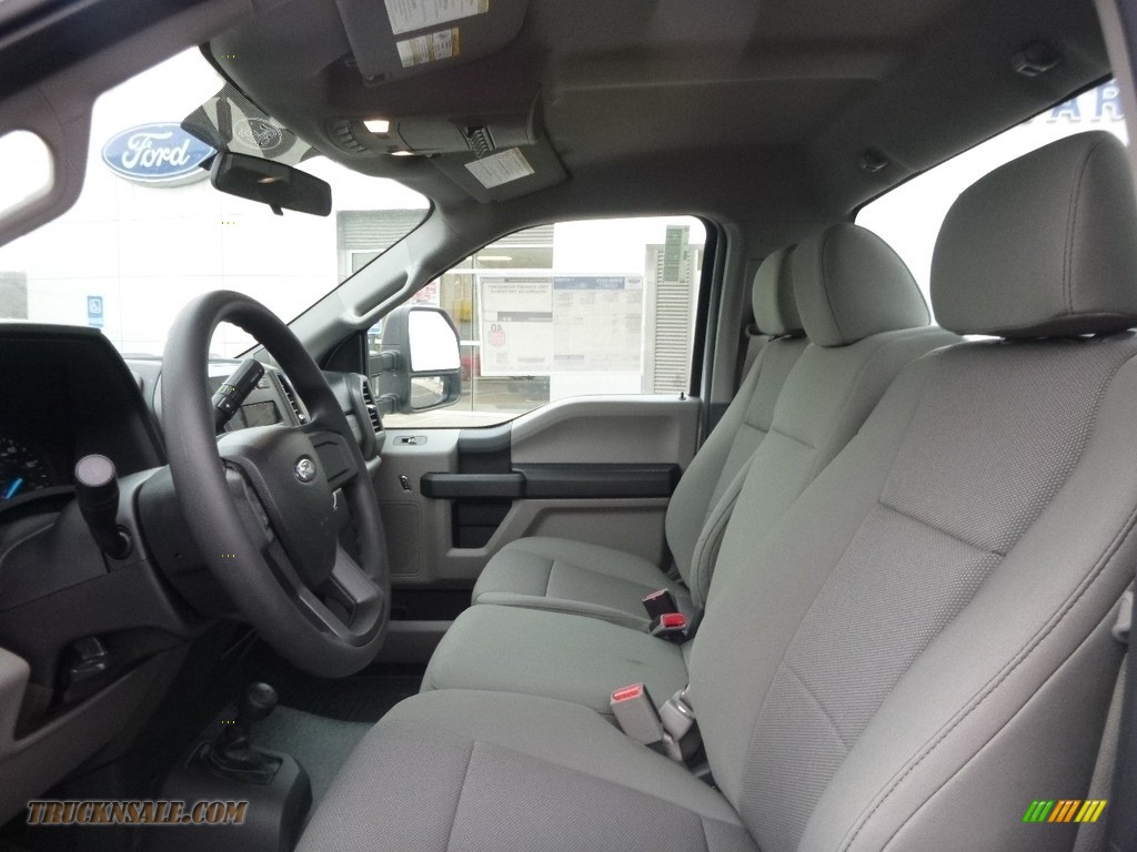 2017 F550 Super Duty XL Regular Cab 4x4 Chassis - Oxford White / Medium Earth Gray photo #11