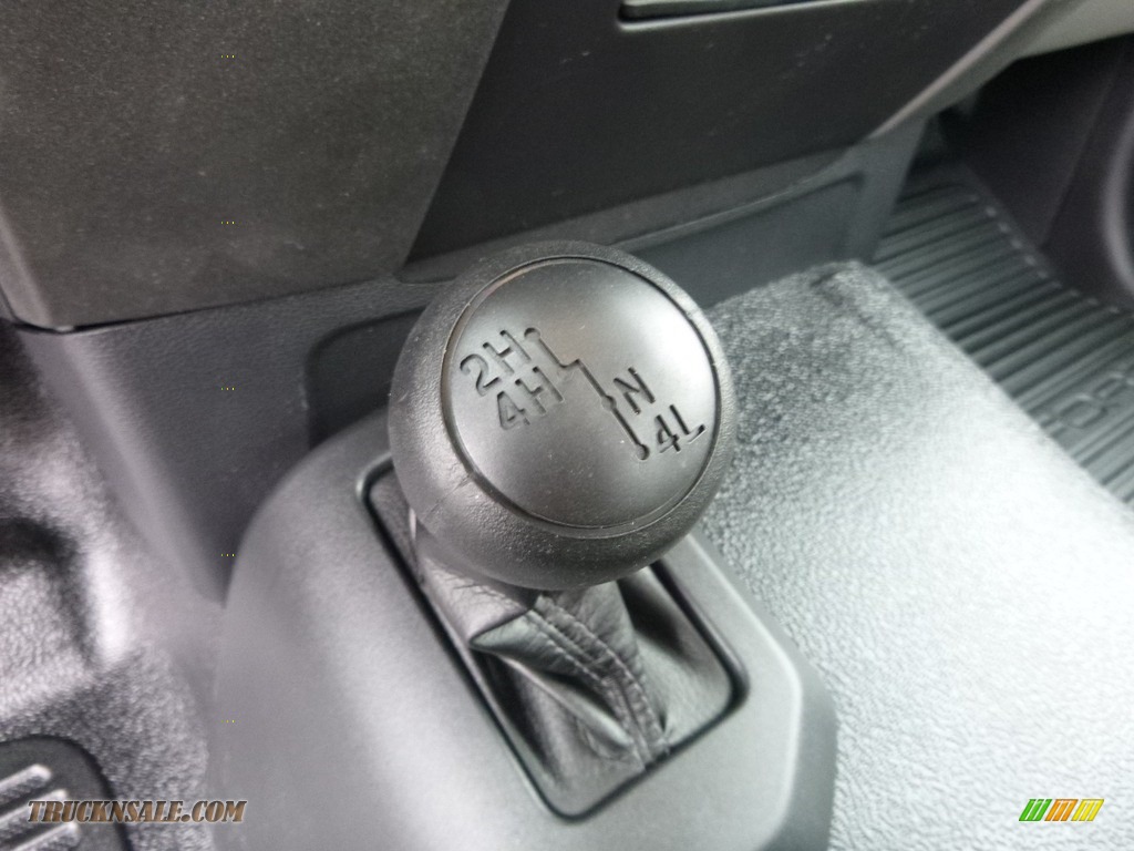 2017 F550 Super Duty XL Regular Cab 4x4 Chassis - Oxford White / Medium Earth Gray photo #16