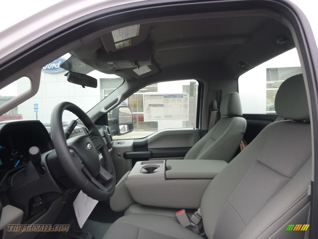 2017 F450 Super Duty XL Regular Cab 4x4 Chassis - Oxford White / Medium Earth Gray photo #12