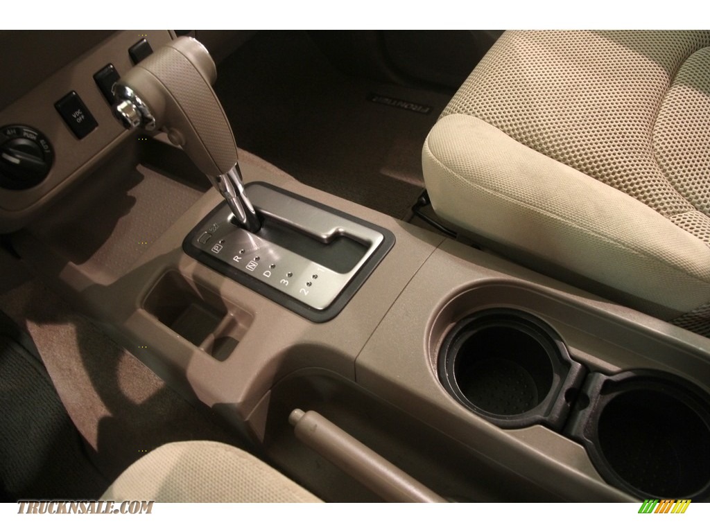 2011 Frontier SV Crew Cab 4x4 - Red Brick / Beige photo #10 2011 Frontier SV Crew Cab 4x4 - Red Brick / Beige photo #10