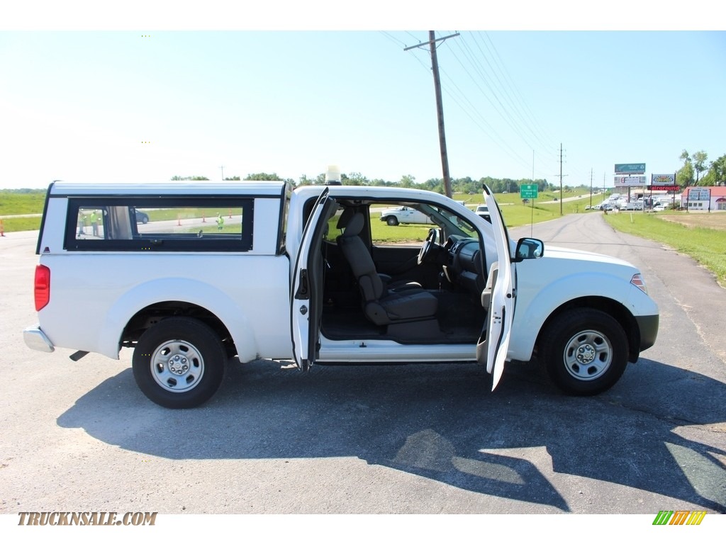 2012 Frontier S King Cab - Avalanche White / Steel photo #2